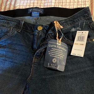 Democracy never worn capris 14W